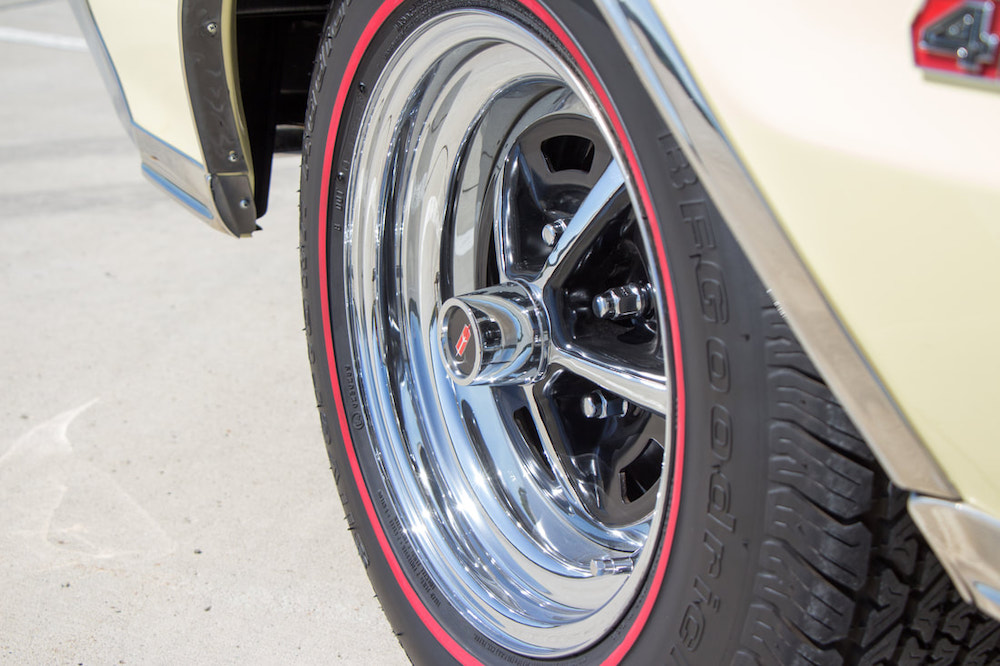 Wide tires classic oldsmobile
